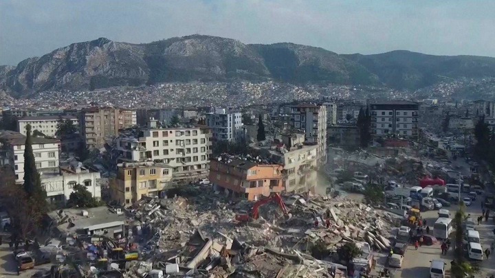 Равнодушных нет. Как деятели кино помогают жертвам землетрясения в Турции
