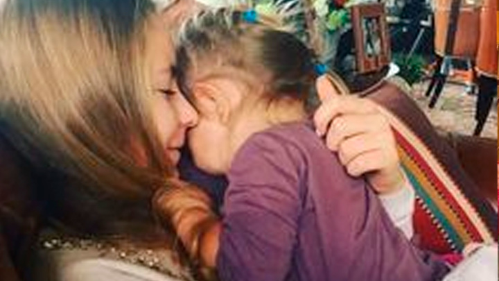 Татьяна Навка показала отношения своих дочерей на редком фото